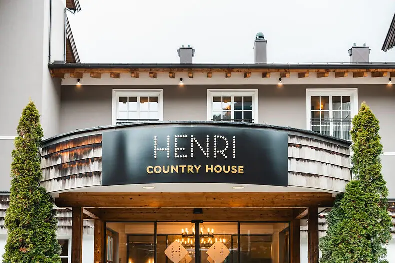 Main entrance HENRI Kitzbühel A sign on a building.