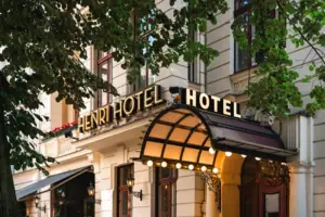 Henri Hotel Berlin Eingang Eingang Henri Hotel Berlin Leuchtschrift Frühling