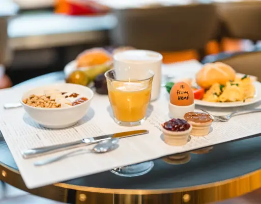 Breakfast table HENRI Hamburg Breakfast at HENRI Hamburg on a table with crockery and dishes.