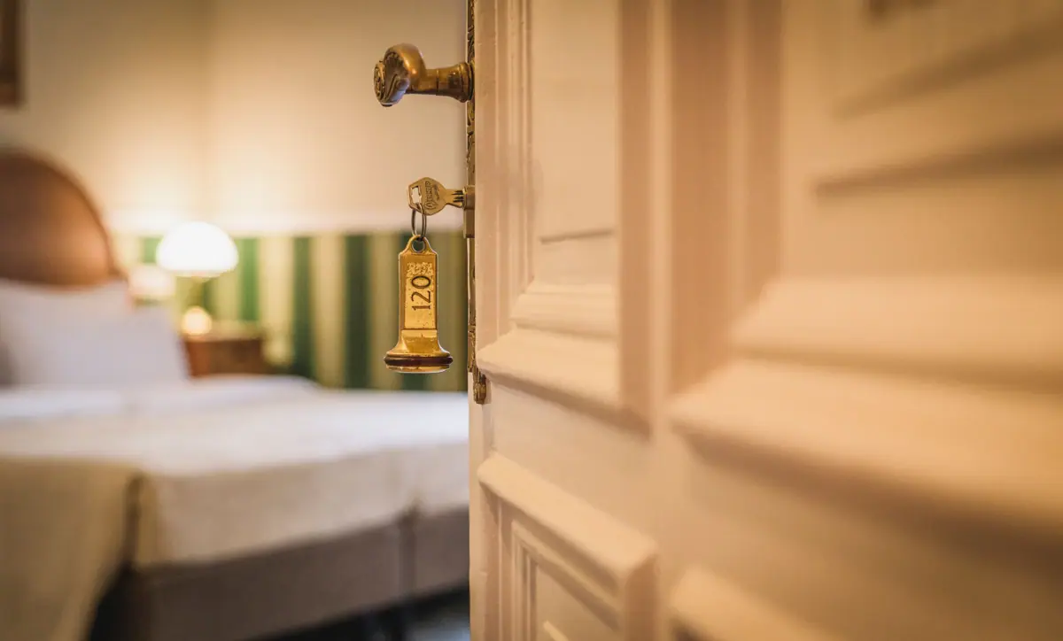 HENRI Berlin Salon Bogota Door with key in lock