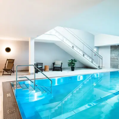 Pool at the HENRI Kitzbühel Indoor pool at the HENRI SPA Kitzbühel - wellness at the boutique hotel