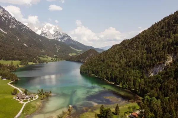 A lake surrounded by trees and mountains.