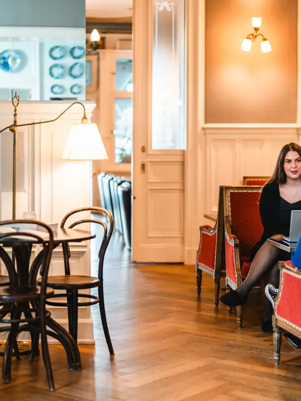 HENRI Berlin red salon A group of women are sitting on chairs.