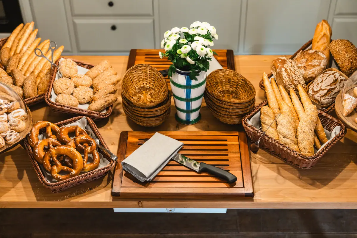 Buffet with bread and rolls A table with bread and rolls.
