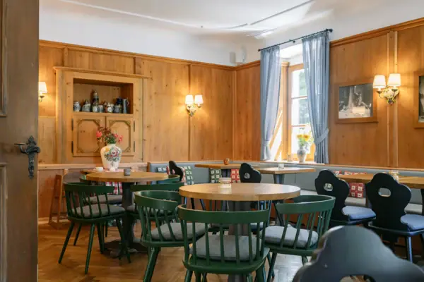 Klausner Stube in the HENRI Hotel Kitzbühel A room with tables and chairs.