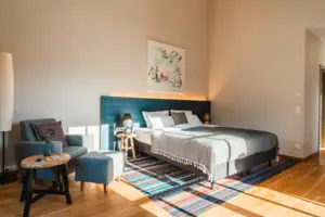 Bed Bedroom with a bed and a chair.