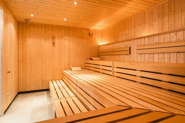 HENRI Kitzbühel Sauna Wooden sauna with lighting