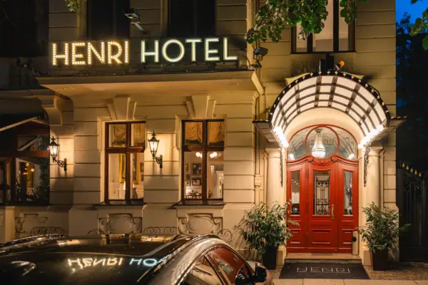 HENRI Hotel Building with a sign on it