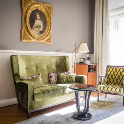 HENRI Berlin Salon Room Living room with couch and coffee table.