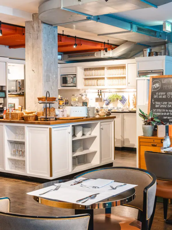 Kitchen island in the Kontorküche at HENRI Hamburg Kitchen island with breakfast buffet
